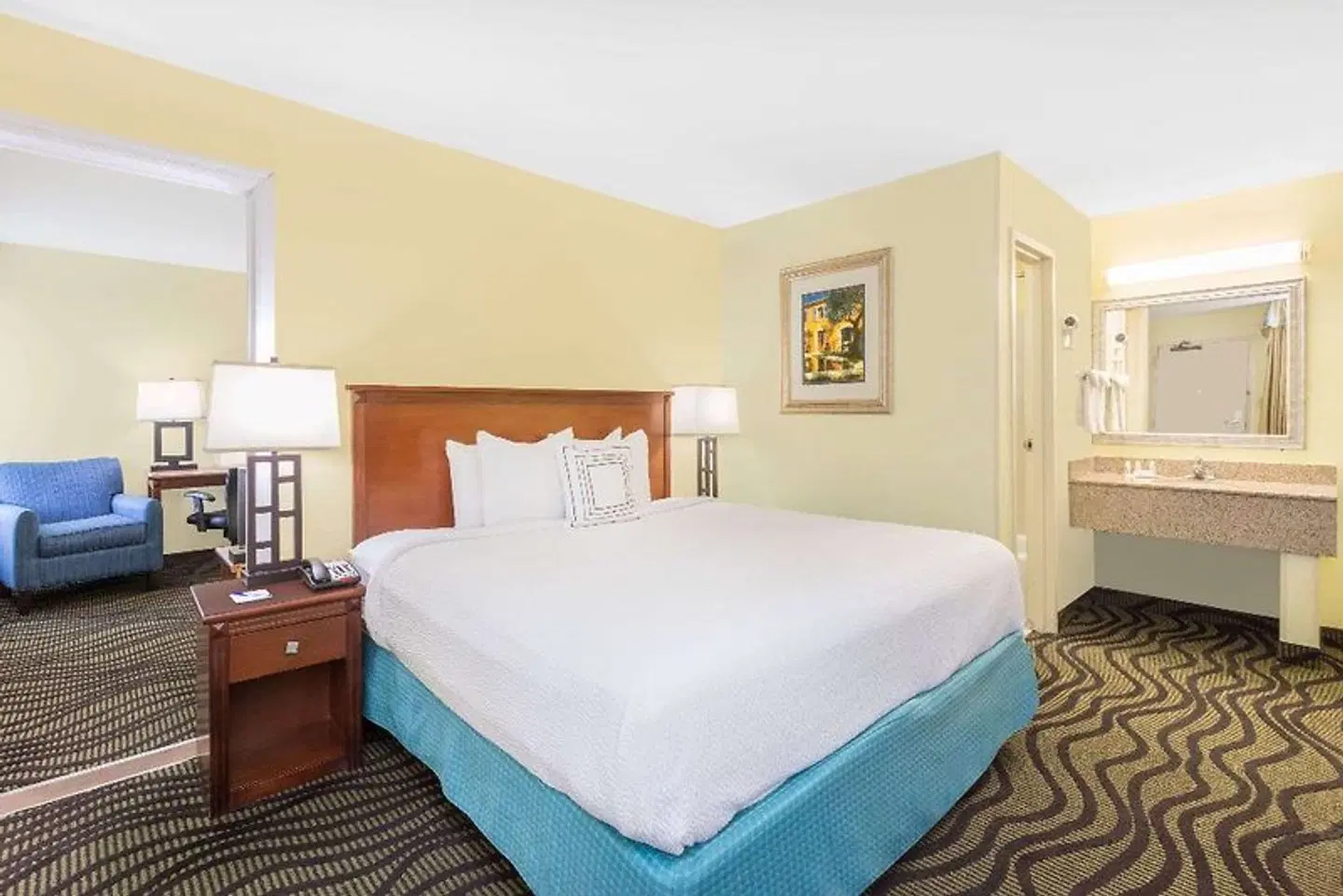 Baymont by Wyndham Savannah Midtown ROOM_EXAMPLE