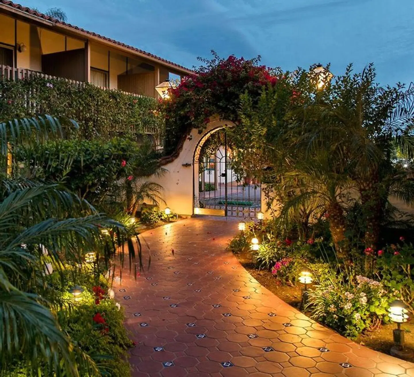 BEST WESTERN PLUS Pepper Tree Inn EXTERIOR