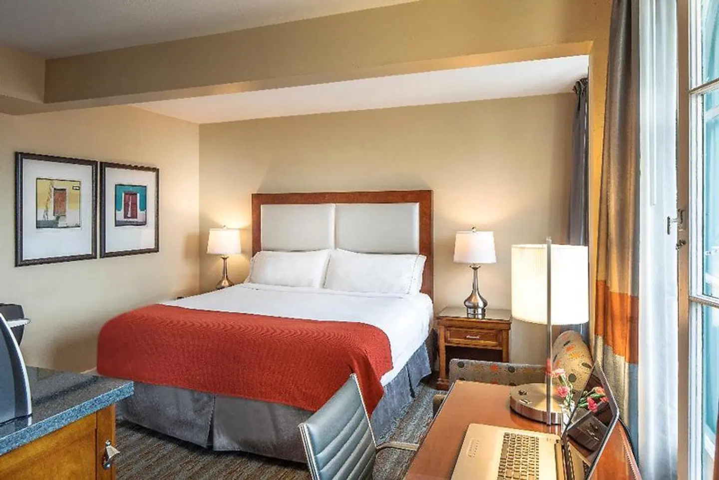 Hotel Virginia Santa Barbara, Tapestry Collection by Hilton ROOM_EXAMPLE