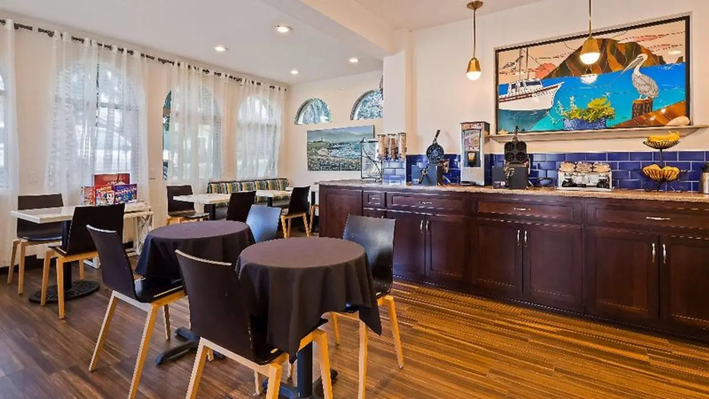 Best Western Plus San Marcos Inn Bar