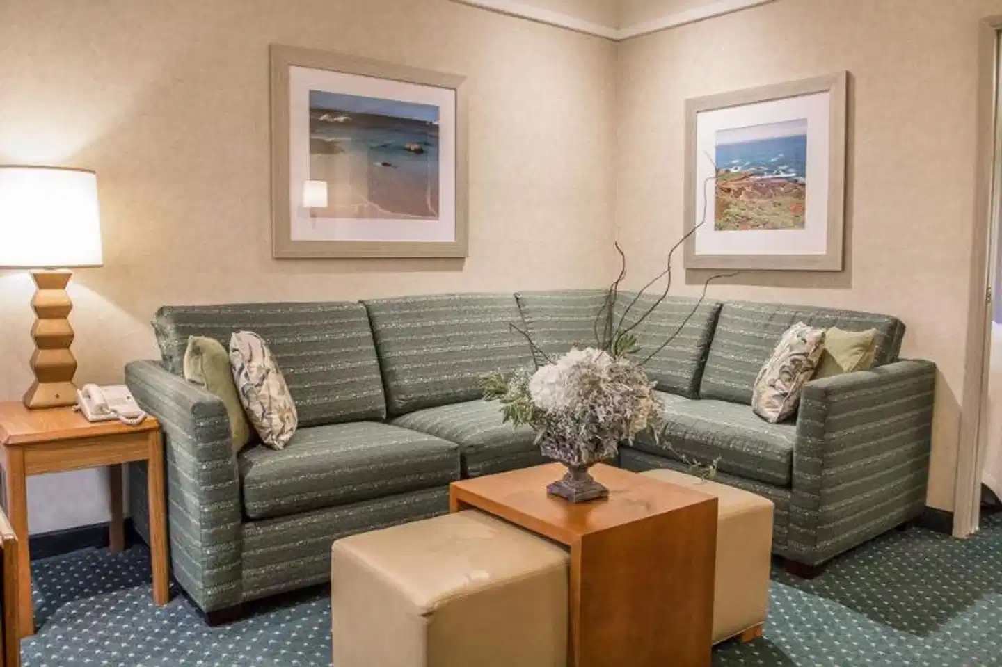 Quality Suites Central Coast Lobby