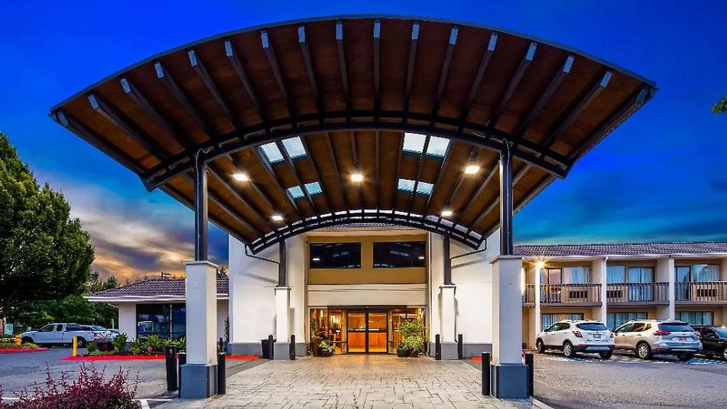 Best Western Seattle Airport Hotel EXTERIOR