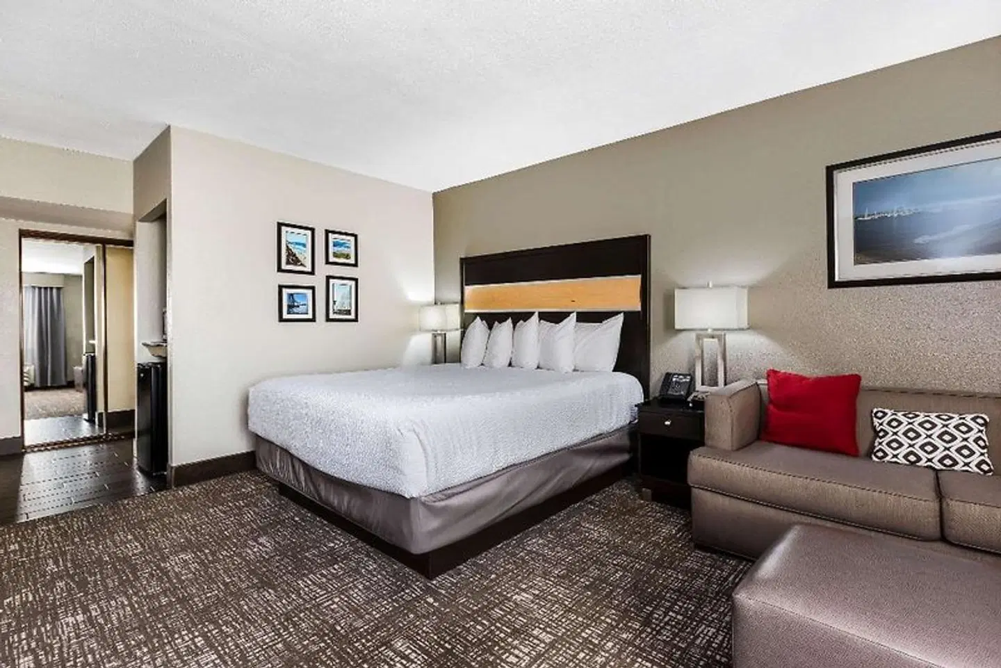 La Quinta Inn & Suites San Diego Mission Bay ROOM_EXAMPLE
