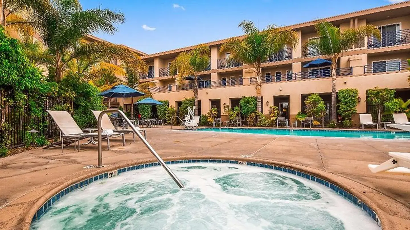 Best Western Plus Marina Gateway OUTDOOR_POOL