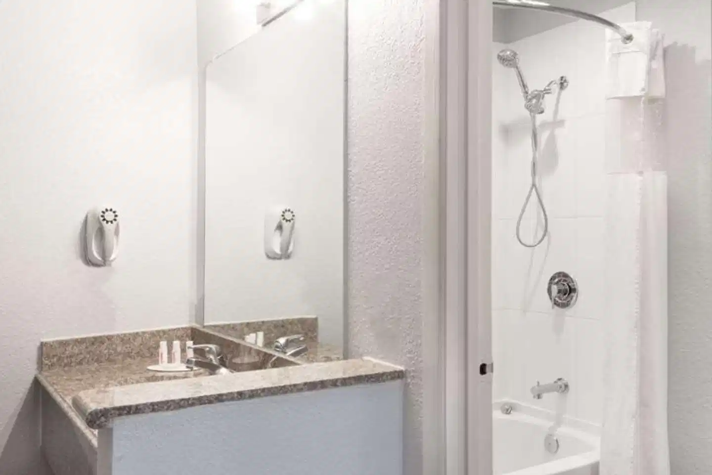 Ramada Limited SeaWorld Badezimmer