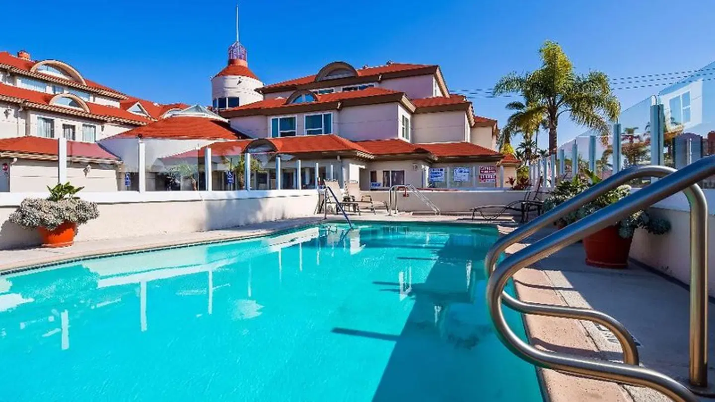 Best Western PLUS Suites Hotel Coronado Island OUTDOOR_POOL