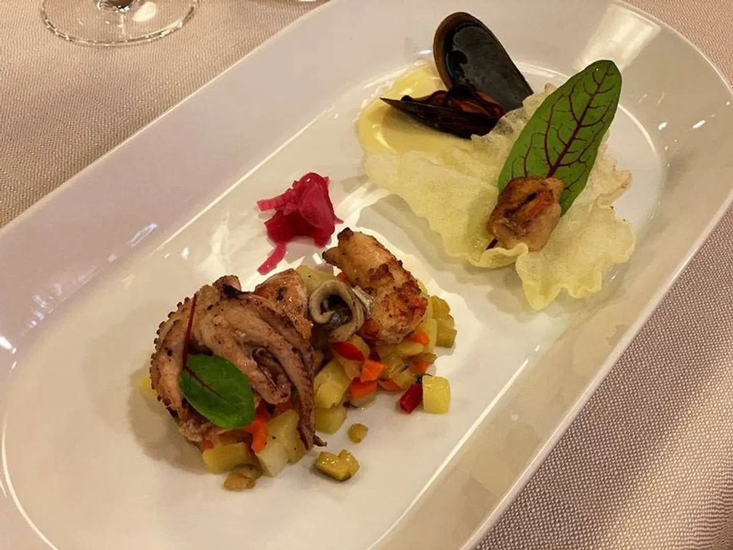 Carlton, a Joie de Vivre Hotel Restaurant