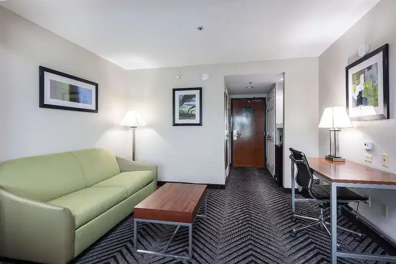 Best Western Plus Coyote Point Inn – Hotelfoto