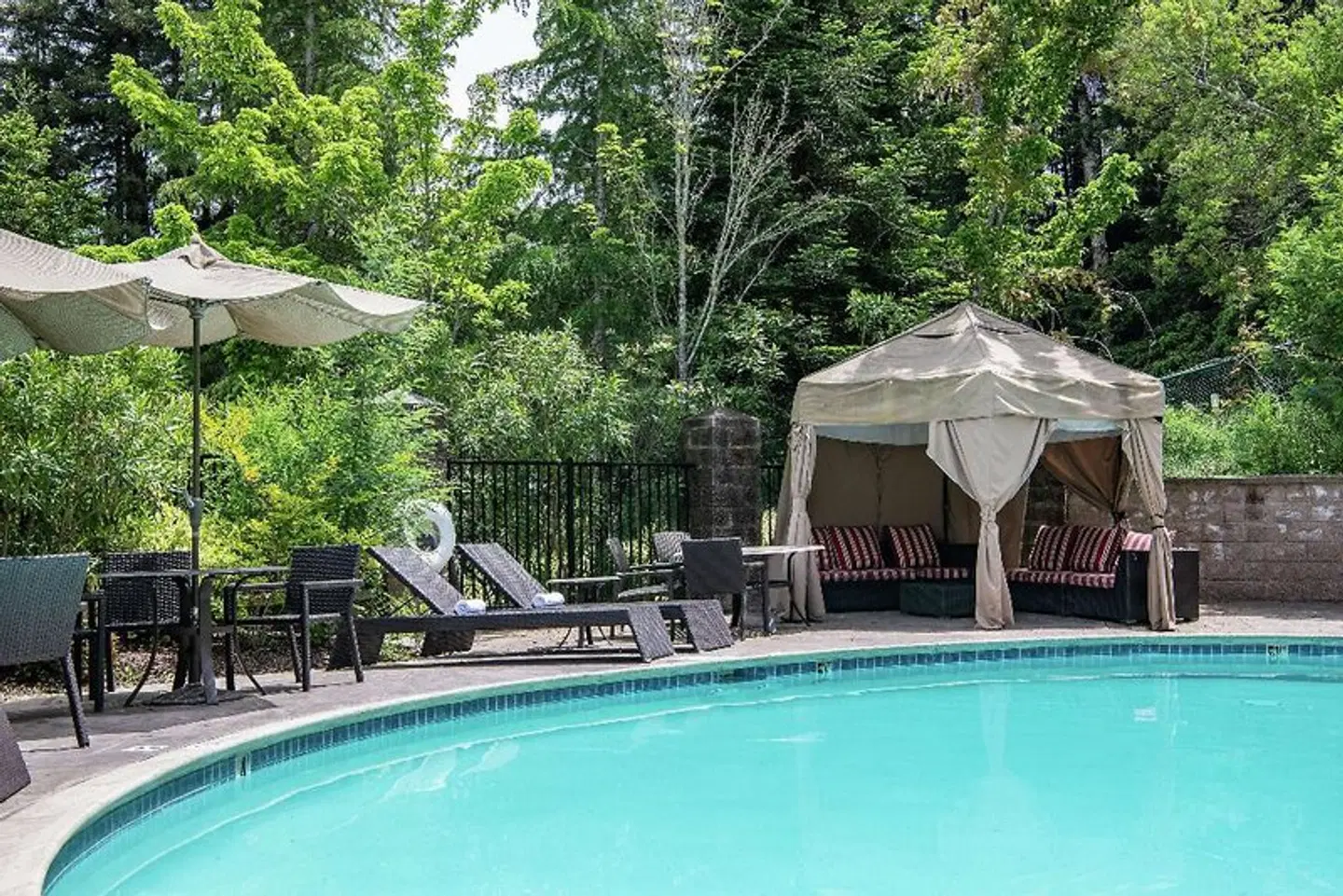Hilton Santa Cruz/Scotts Valley OUTDOOR_POOL