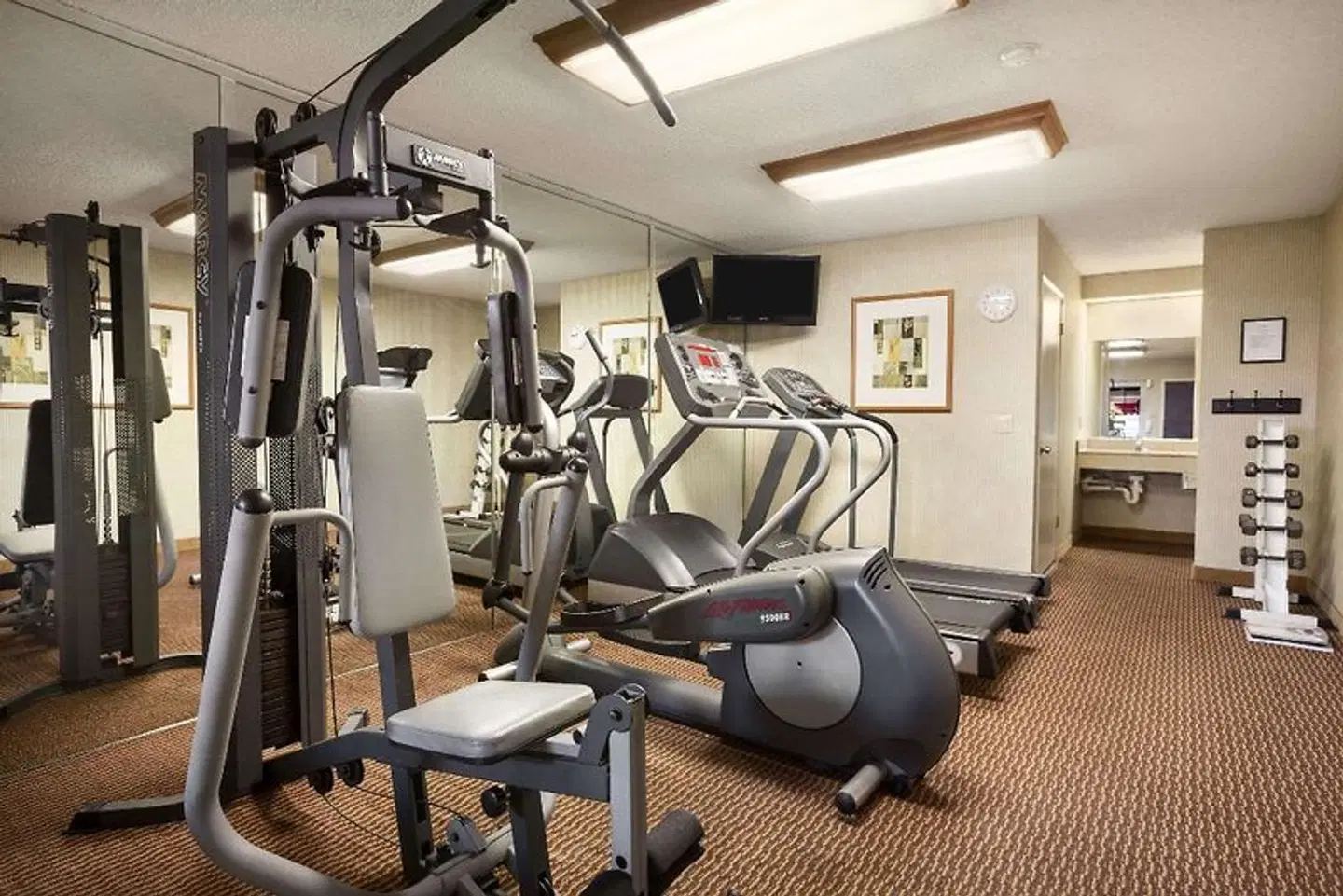 Ramada by Wyndham Costa Mesa/Newport Beach SPORTS_AND_LEISURE