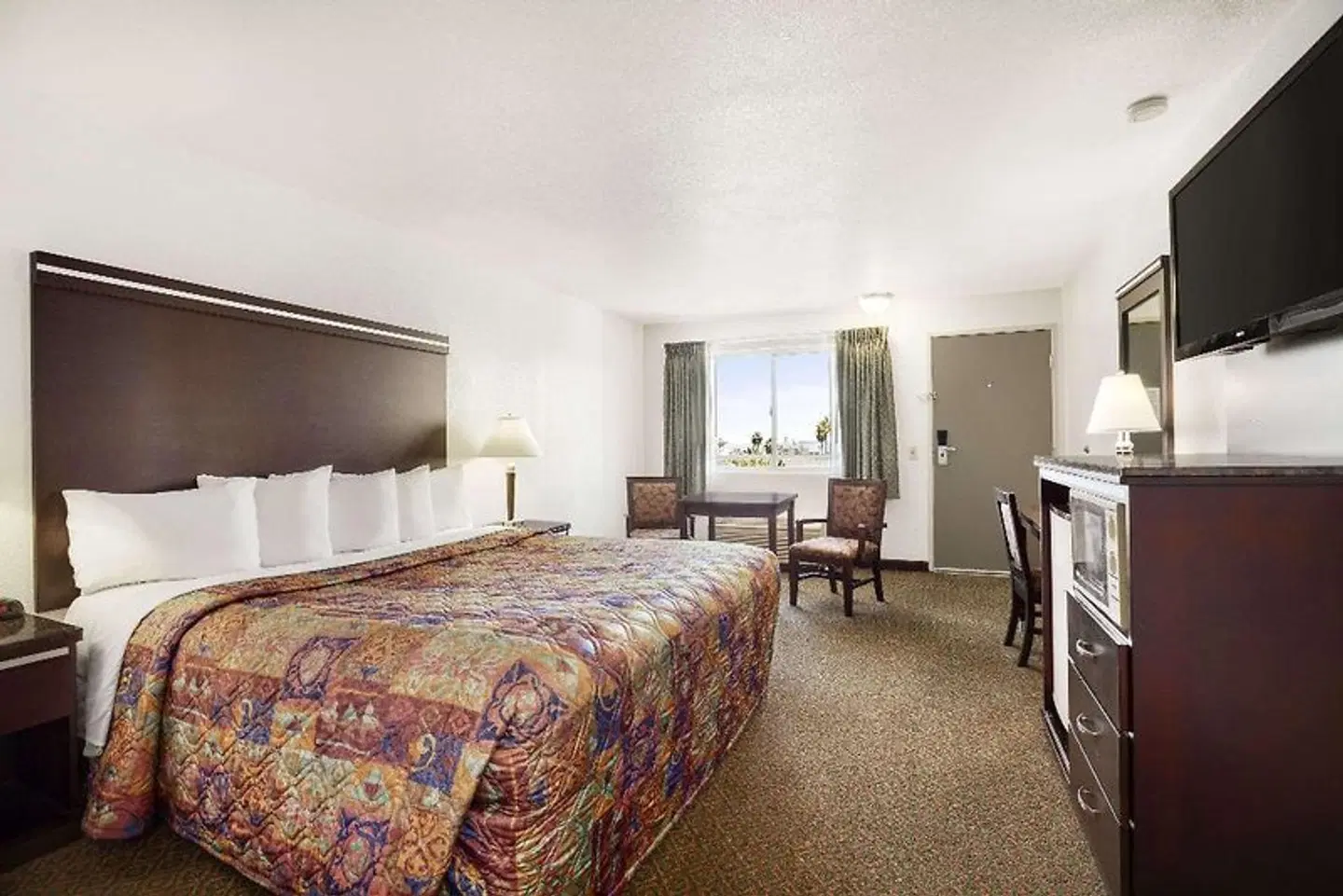Days Inn by Wyndham Oceanside ROOM_EXAMPLE