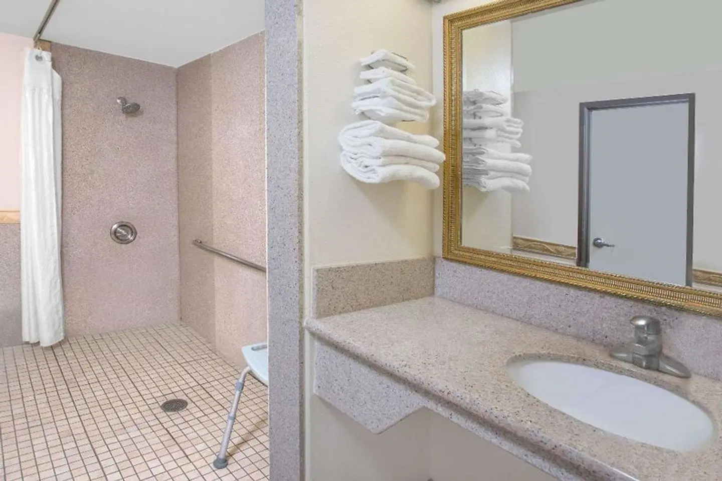Travelodge by Wyndham Costa Mesa Newport Beach Hacienda Badezimmer