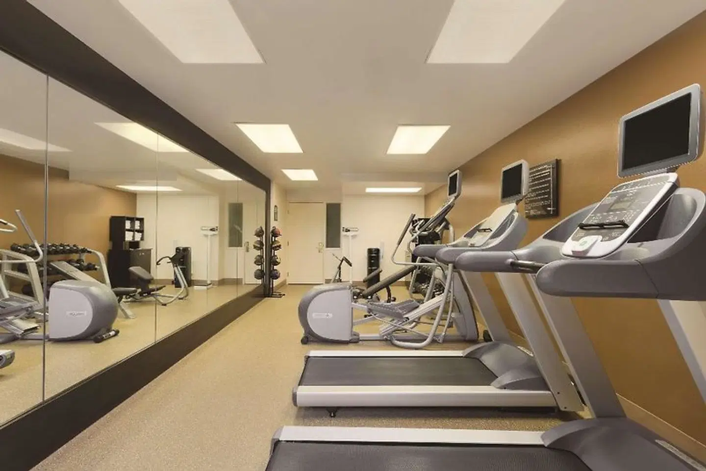 Hilton Garden Inn Anaheim/Garden Grove SPORTS_AND_LEISURE