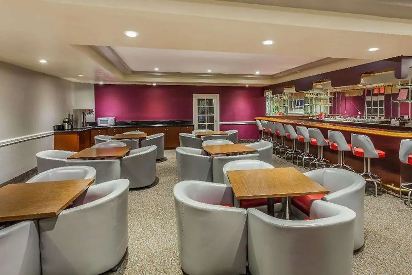 Ramada Plaza by Wyndham Garden Grove/Anaheim South Bar