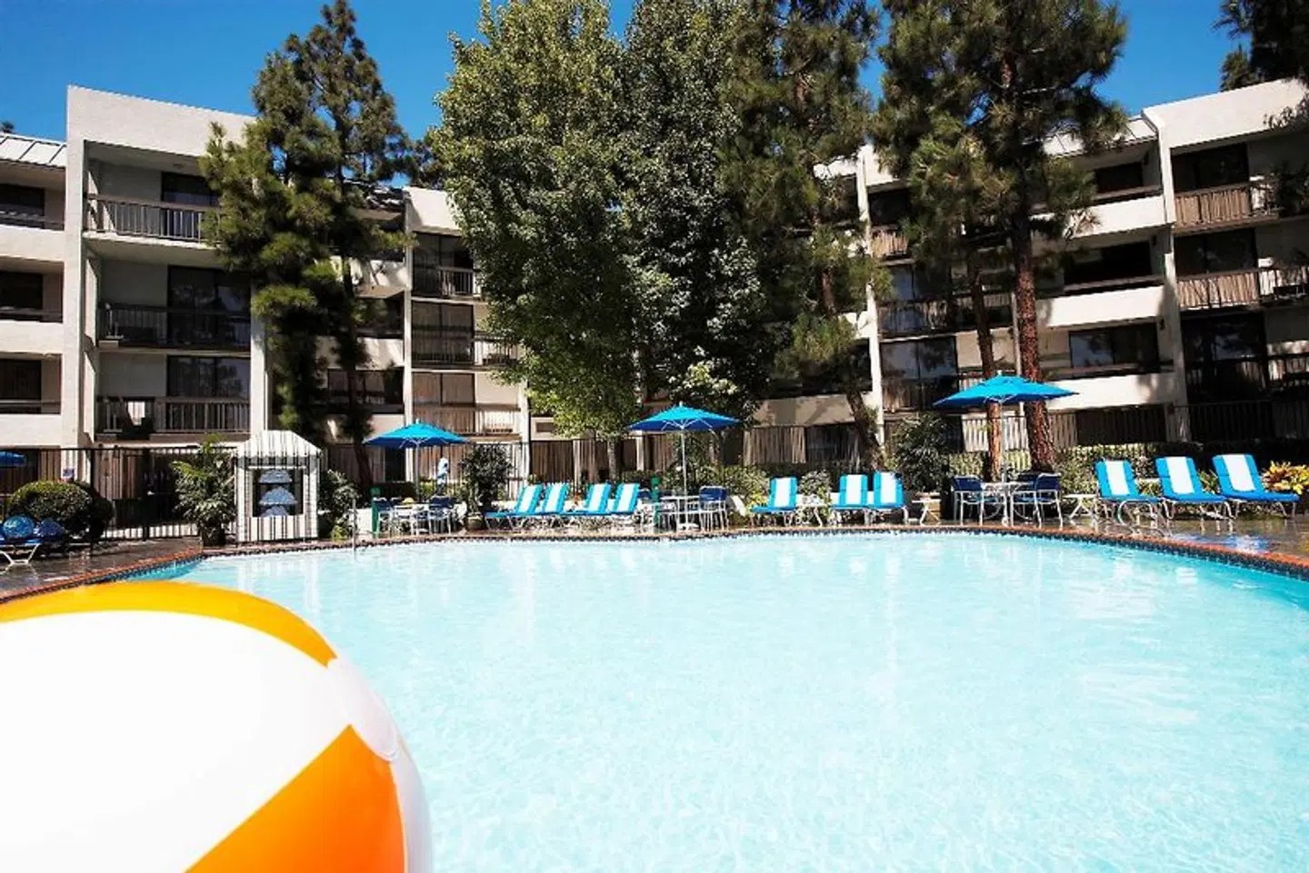 Howard Johnson by Wyndham Anaheim Hotel & Water Playground OUTDOOR_POOL
