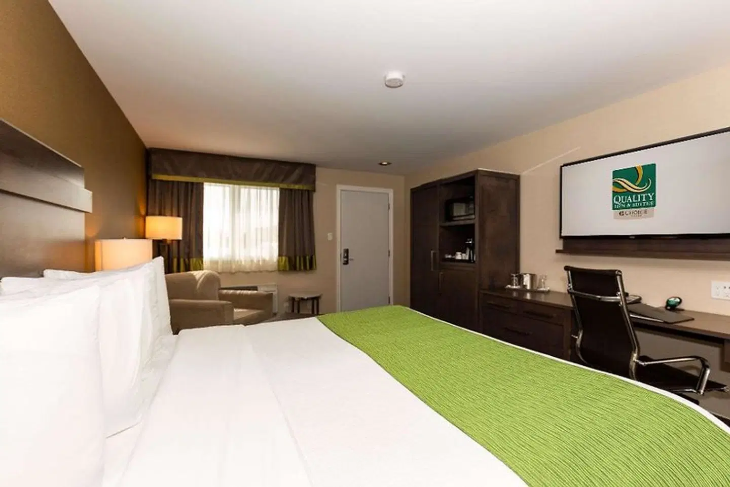 Quality Inn & Suites Matane ROOM_EXAMPLE