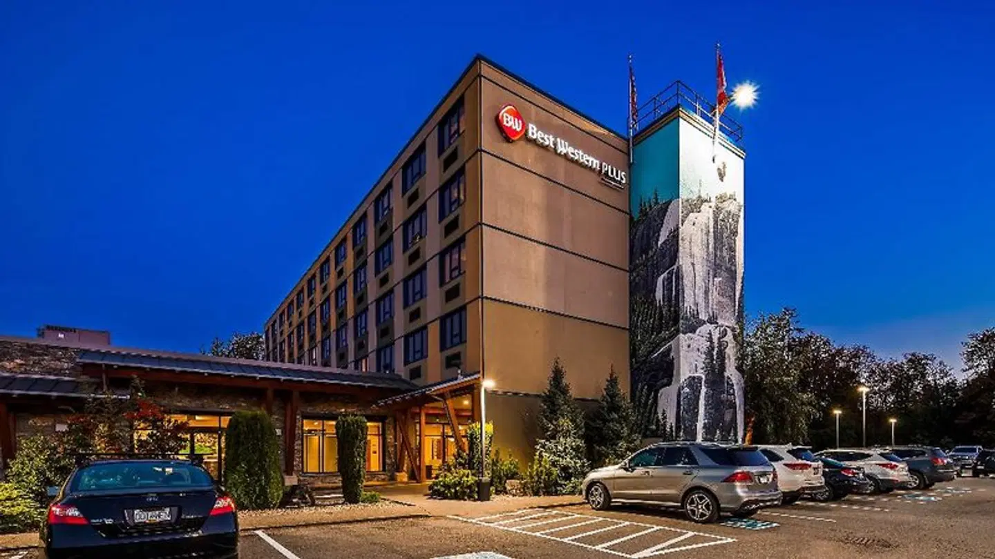 Best Western Plus Barclay Hotel EXTERIOR