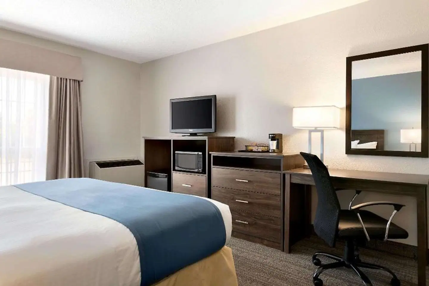 Travelodge Suites New Glasgow ROOM_EXAMPLE
