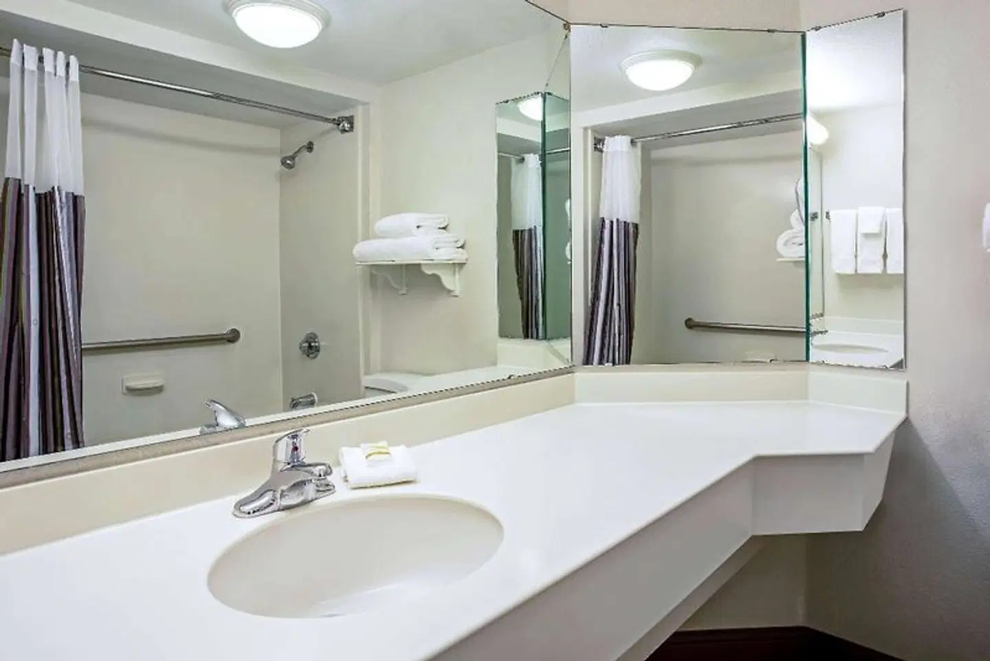 La Quinta Inn & Suites Tucson Airport Badezimmer