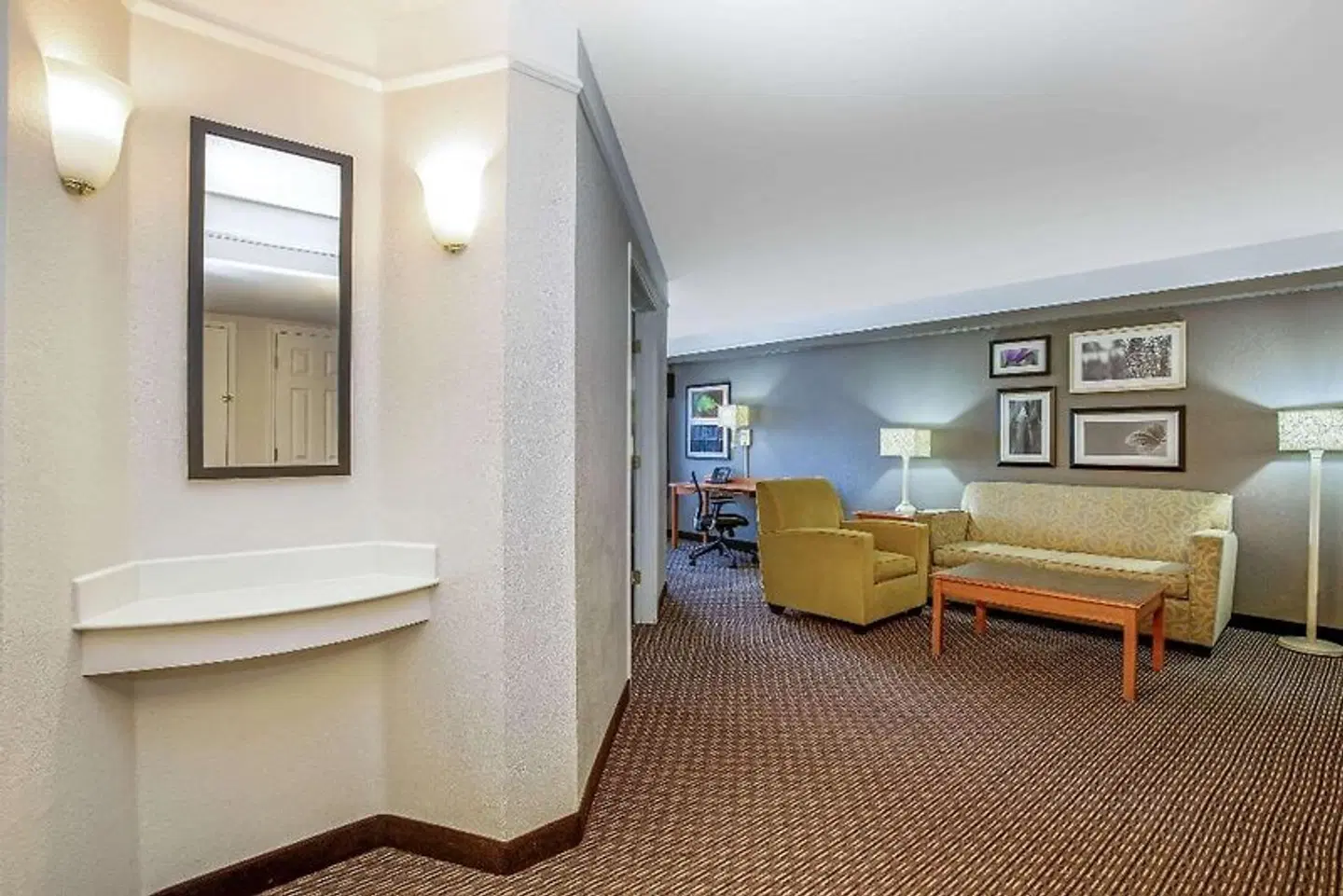 La Quinta Inn & Suites Tucson Airport ROOM_EXAMPLE