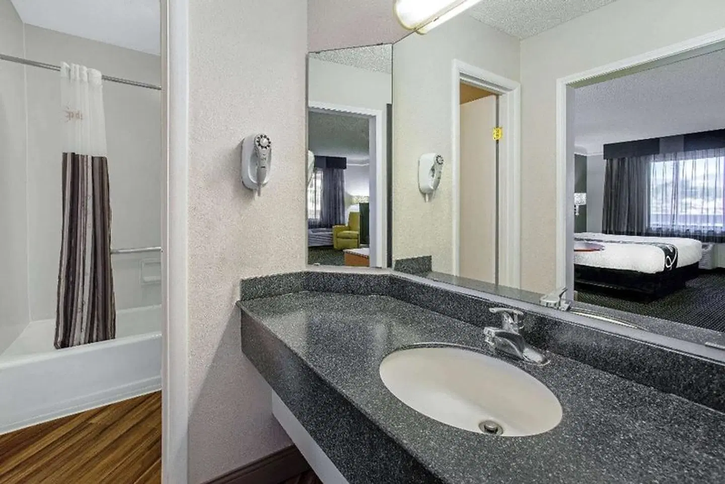 La Quinta Inn by Wyndham Tucson East Badezimmer