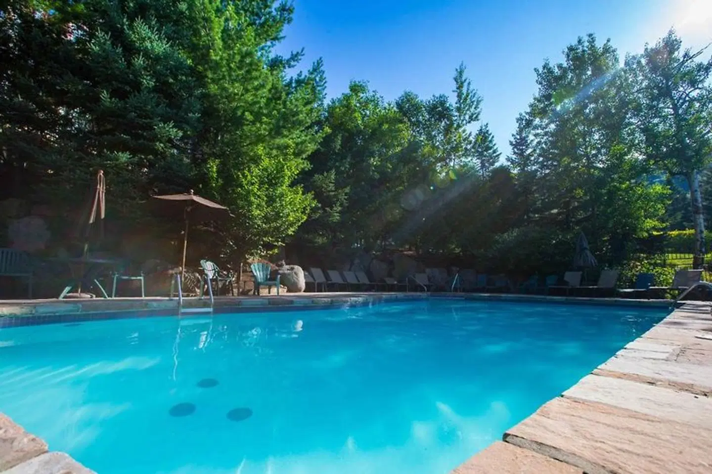 Lodge de la Montagne OUTDOOR_POOL