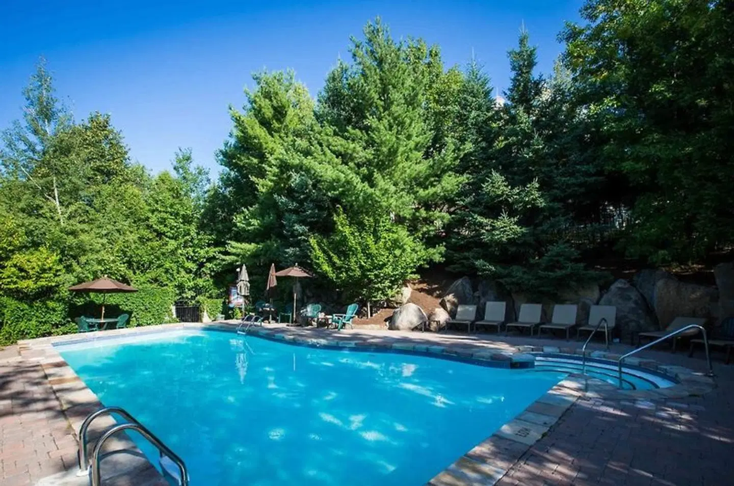 Lodge de la Montagne OUTDOOR_POOL