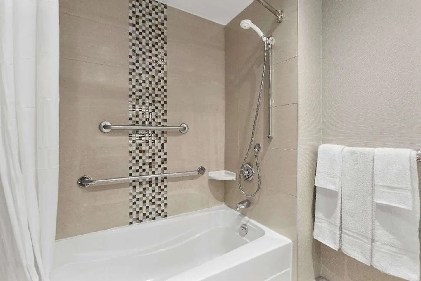 Days Inn by Wyndham Ottawa Badezimmer