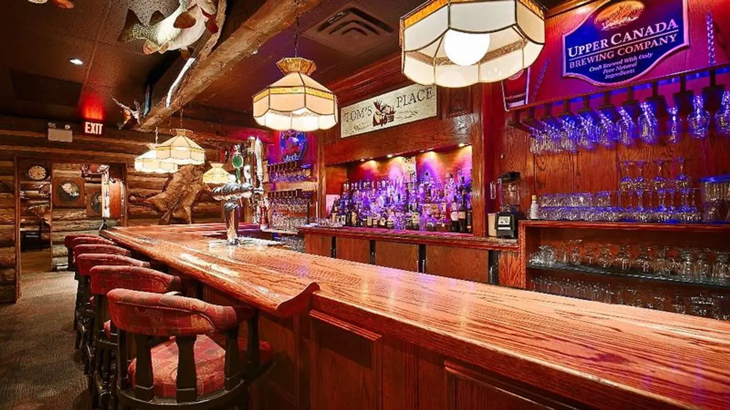 Best Western Fireside Inn Bar