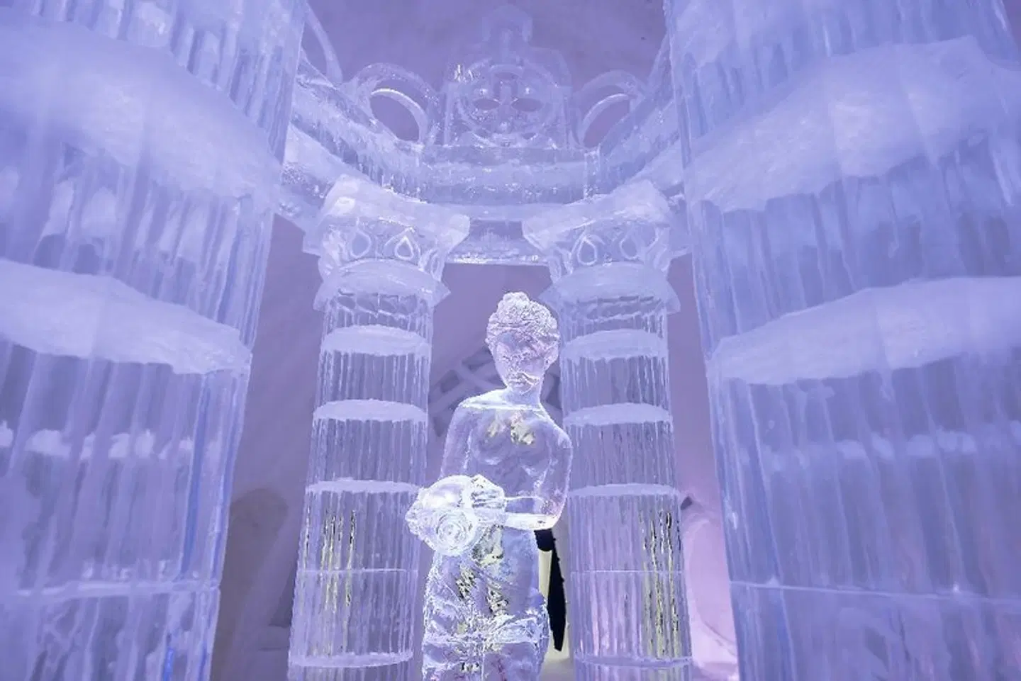 Hotel de Glace PEOPLE
