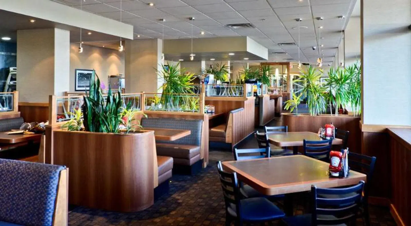 Sandman Hotel & Suites Regina LOUNGE_LOBBY