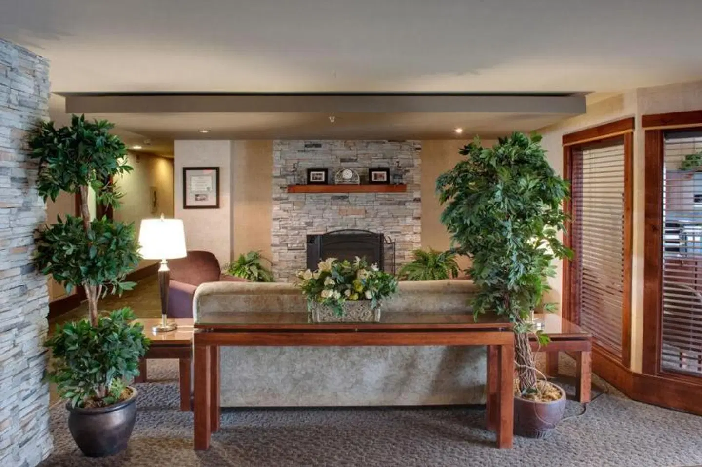 Sandman Hotel & Suites Regina LOUNGE_LOBBY