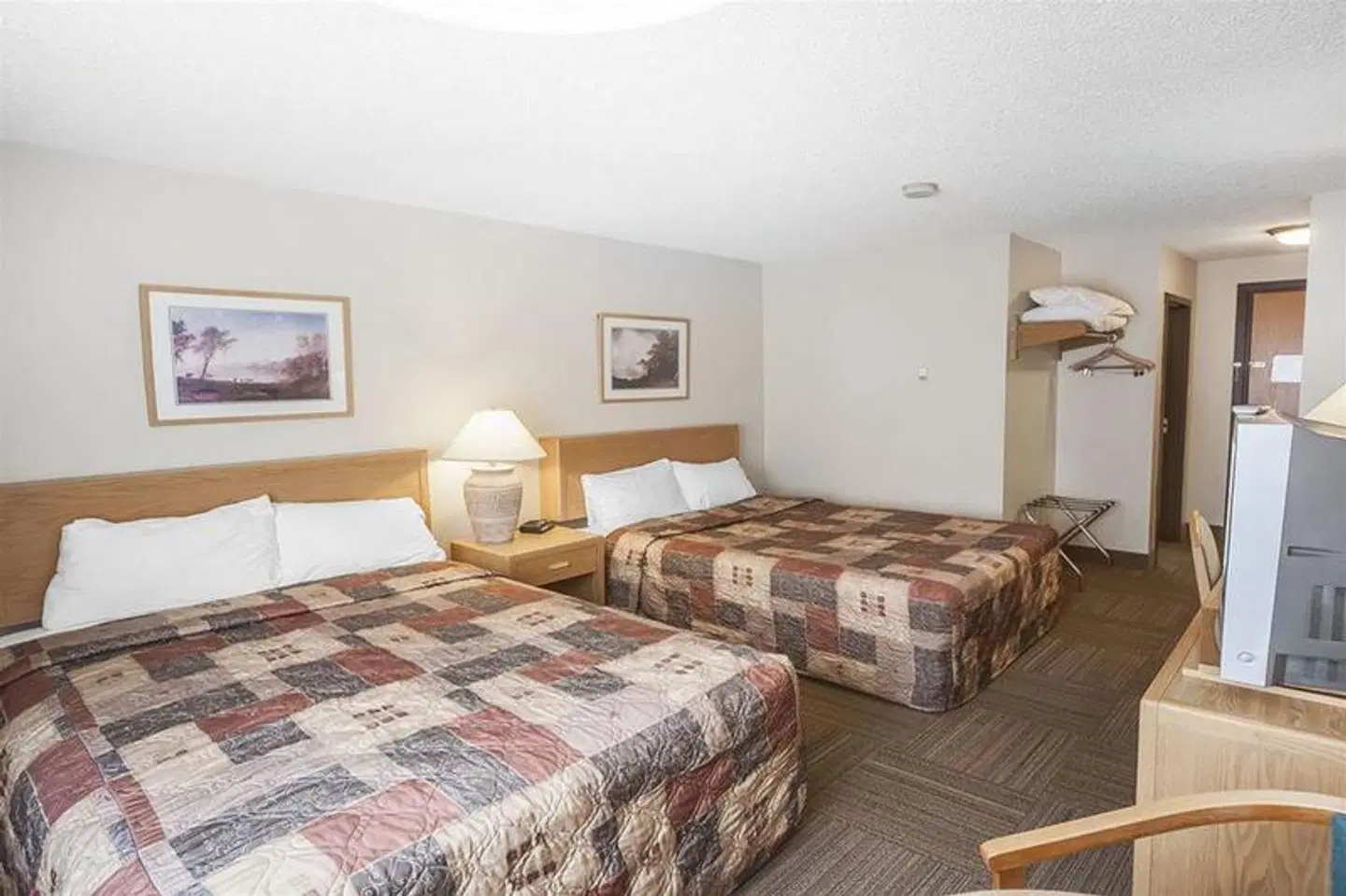 Econolodge Inn and Suites ROOM_EXAMPLE