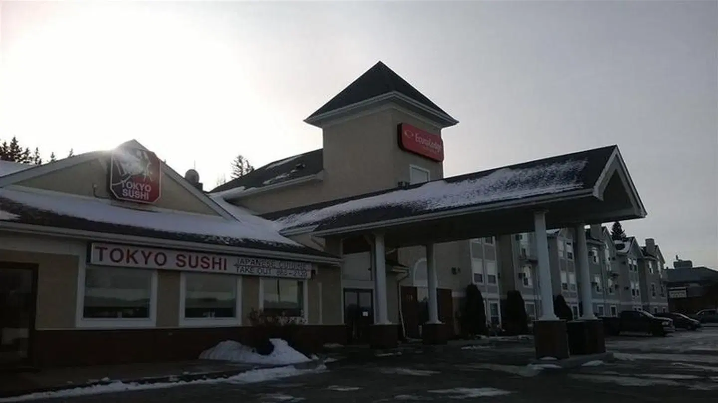 Econolodge Inn and Suites EXTERIOR