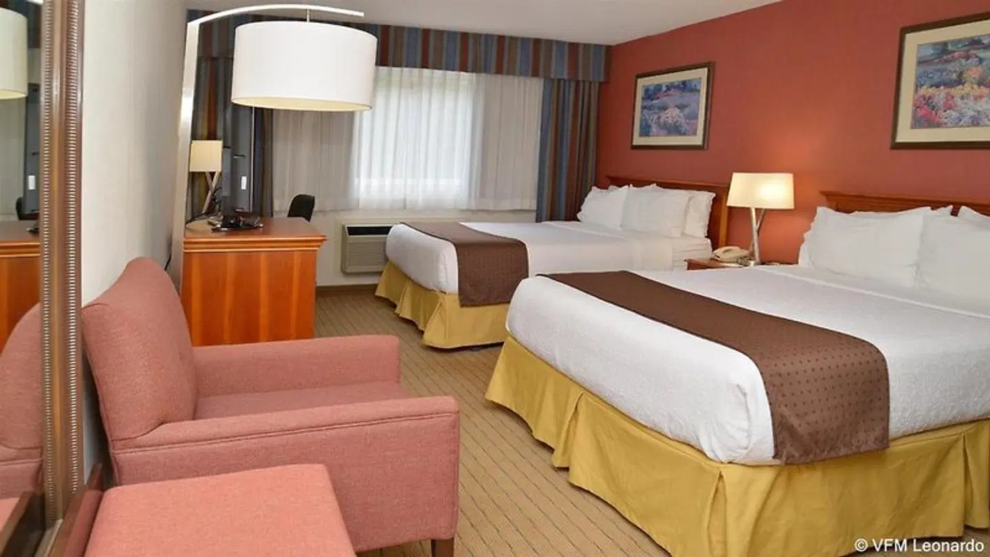 Holiday Inn Hinton ROOM_EXAMPLE