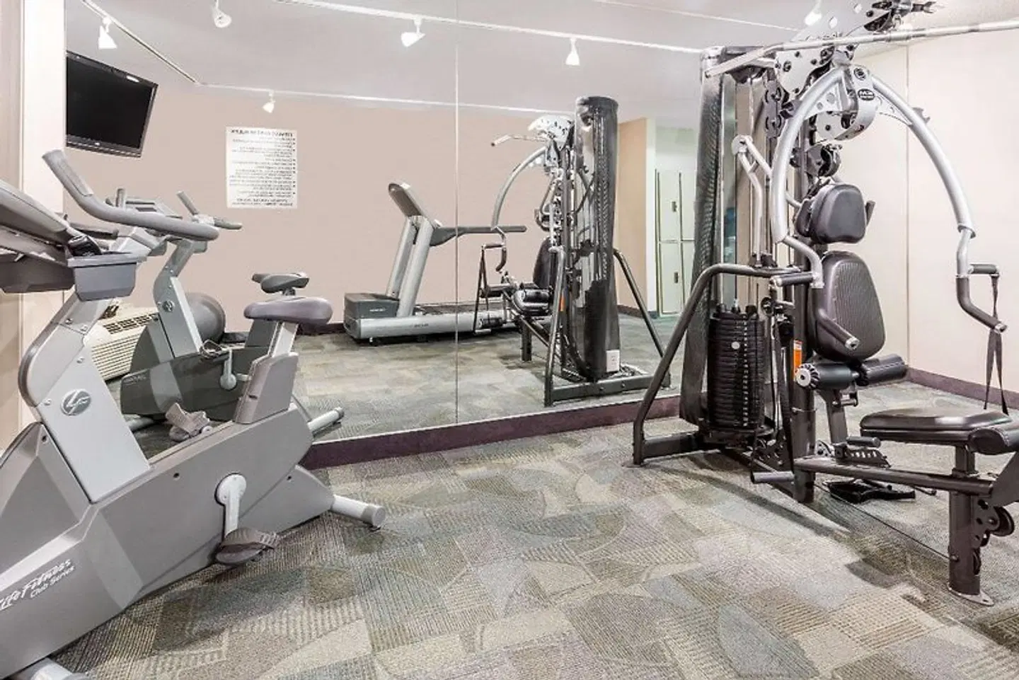 Ramada by Wyndham Kamloops SPORTS_AND_LEISURE