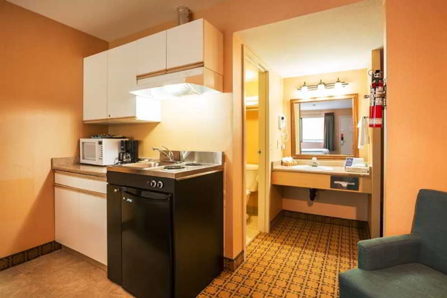Accent Inns Kelowna ROOM_EXAMPLE