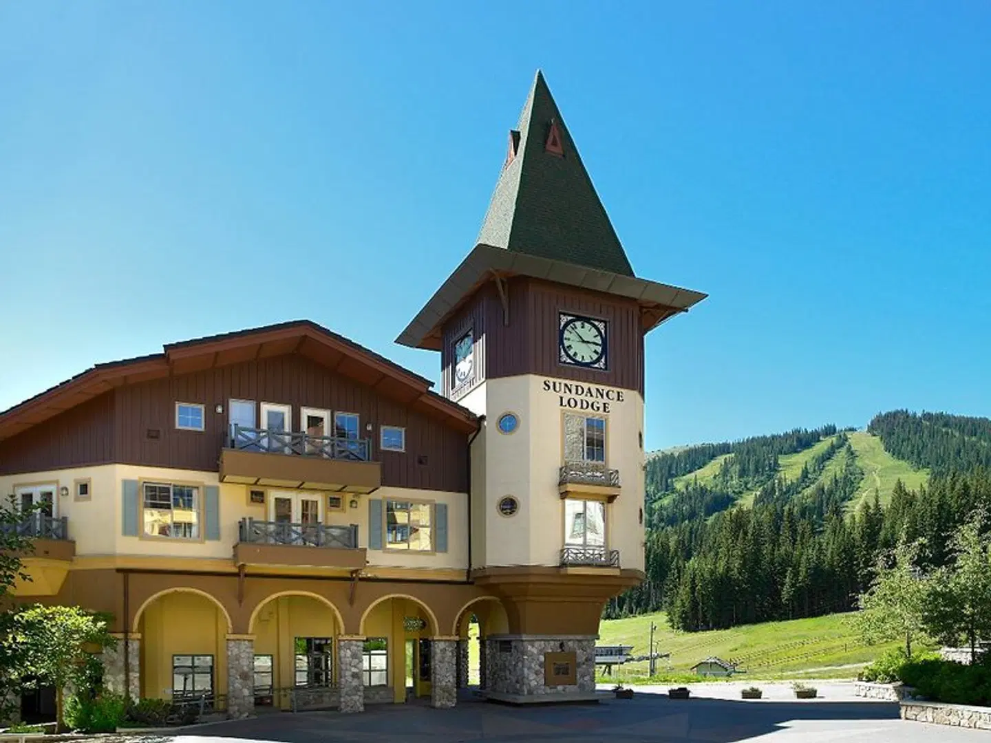 Sun Peaks Resort - Coast Sundance Lodge EXTERIOR