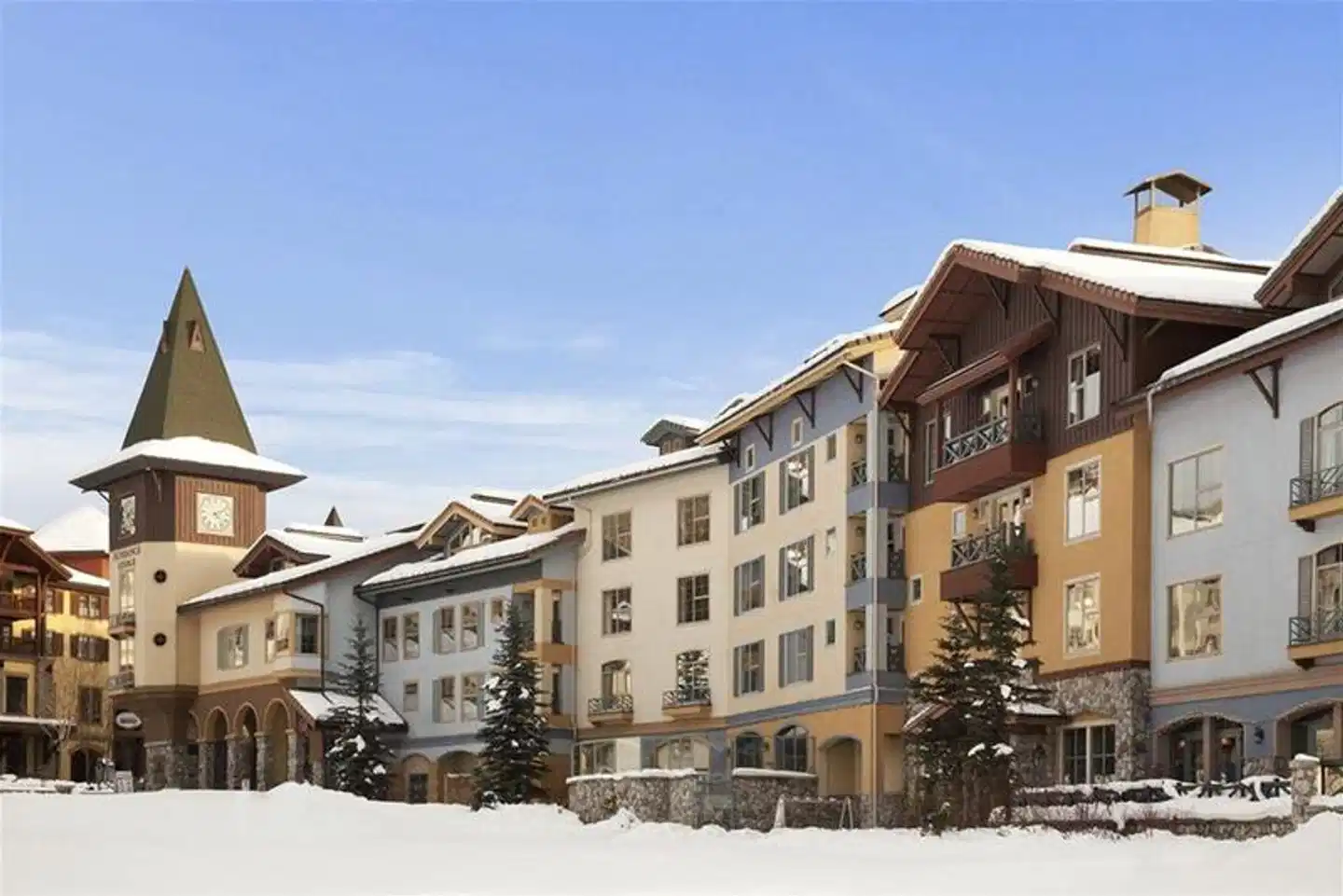 Sun Peaks Resort - Coast Sundance Lodge Aussenansicht