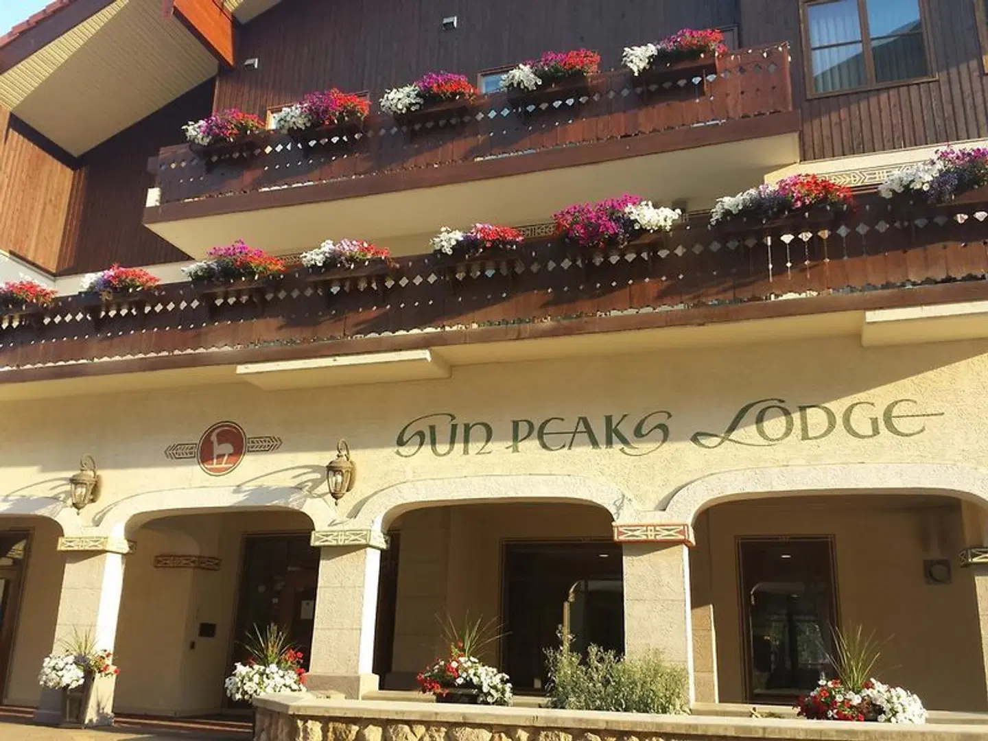 Sun Peaks Resort - Sun Peaks Lodge EXTERIOR