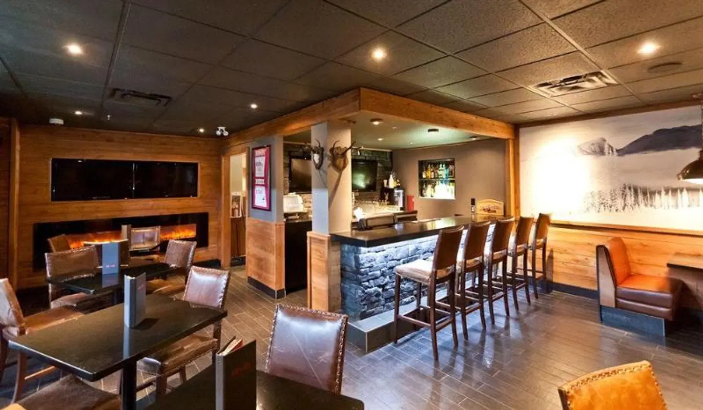 Sandman Hotel Revelstoke Bar