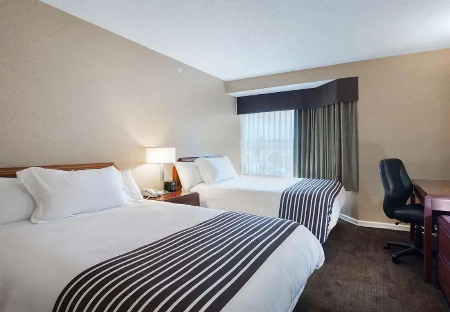 Sandman Hotel Penticton ROOM_EXAMPLE