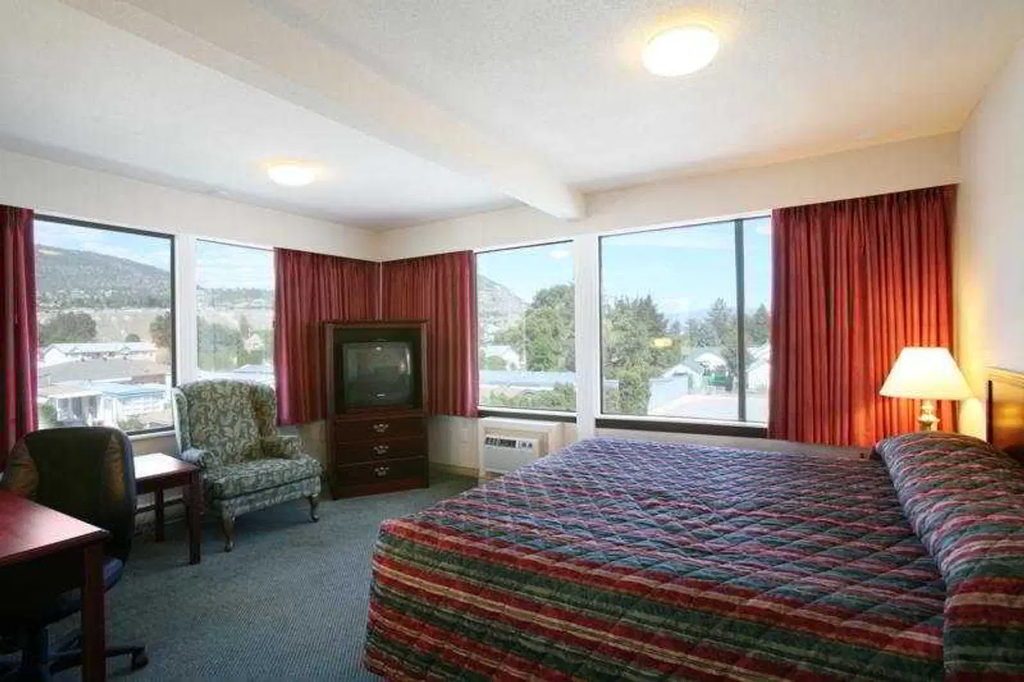 Sandman Hotel Penticton ROOM_EXAMPLE