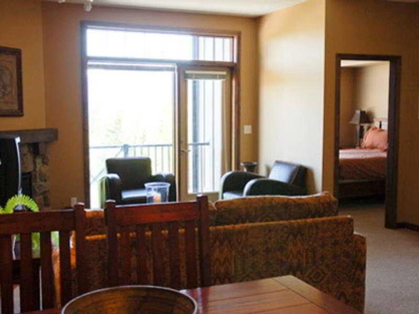Glacier Mountaineer Lodge ROOM_EXAMPLE
