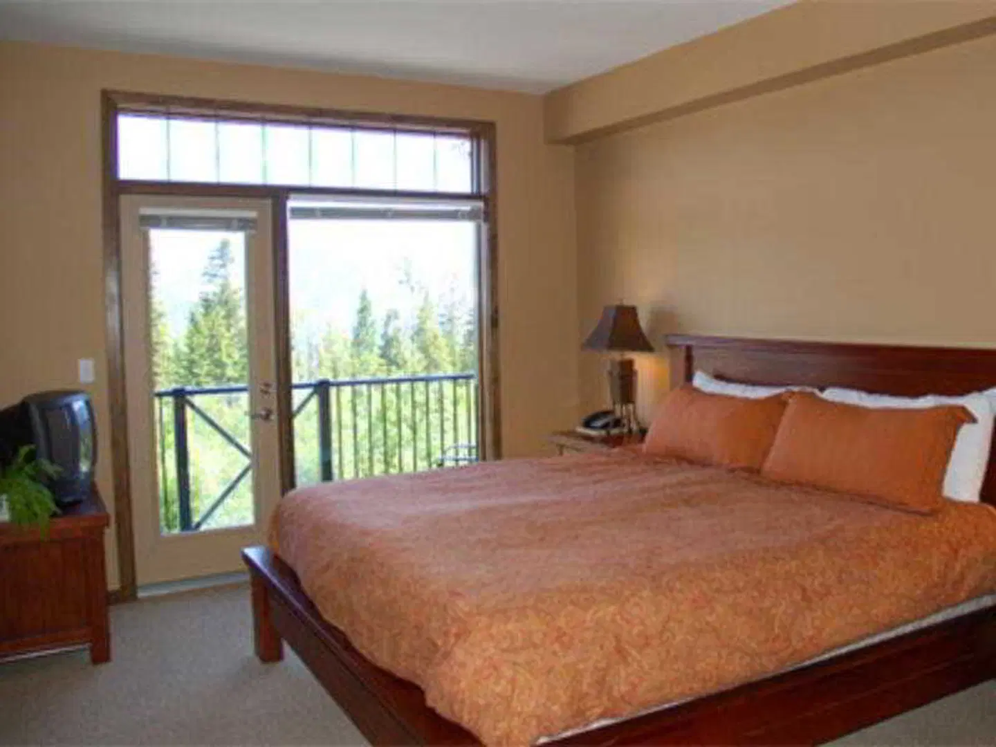 Glacier Mountaineer Lodge ROOM_EXAMPLE