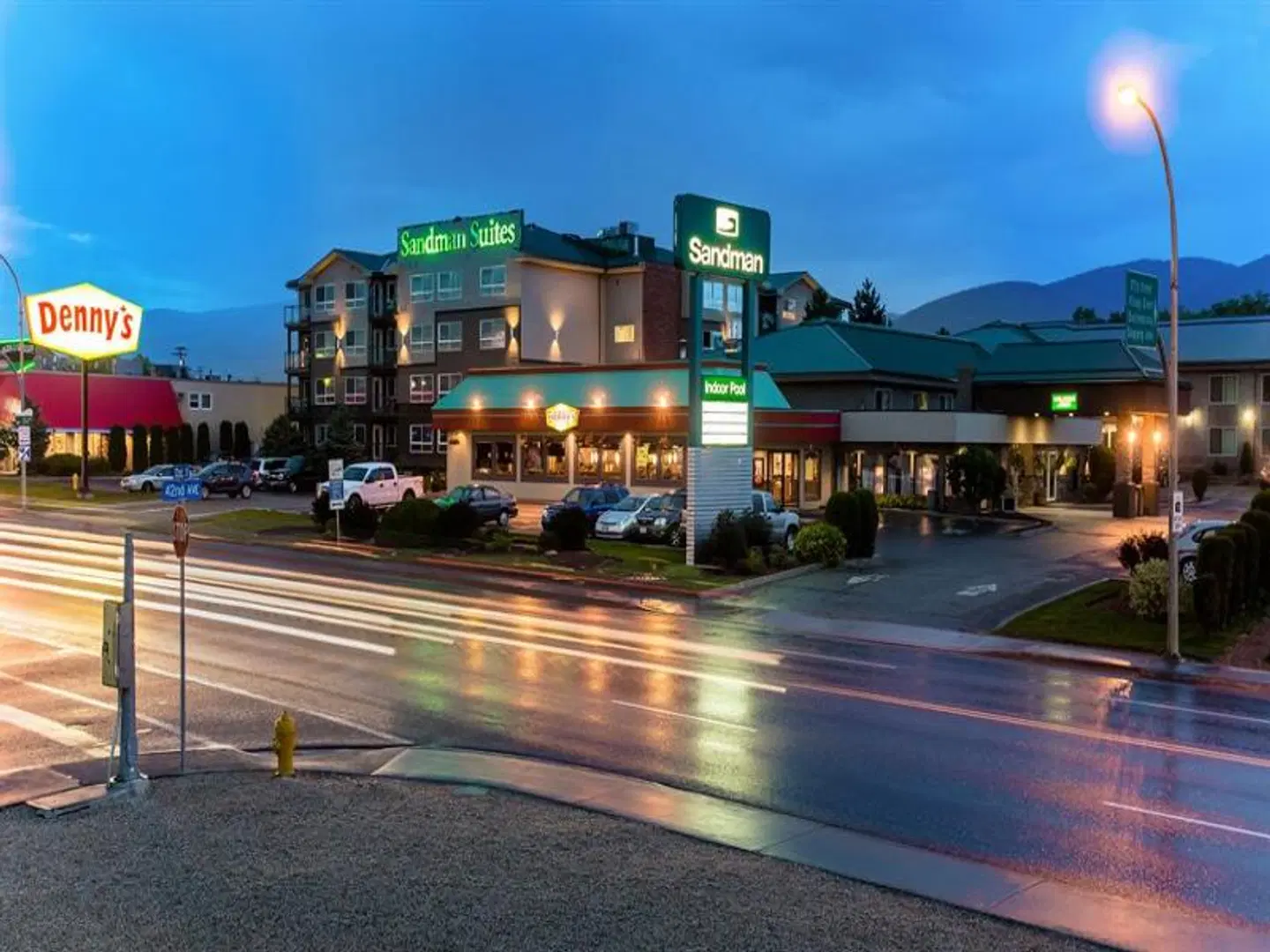 Sandman Inn & Suites Vernon EXTERIOR