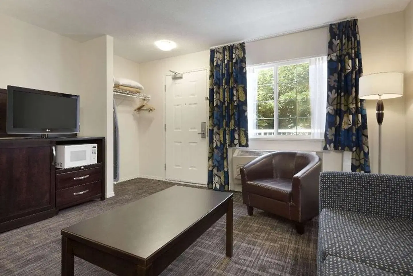 Days Inn by Wyndham Kelowna ROOM_EXAMPLE