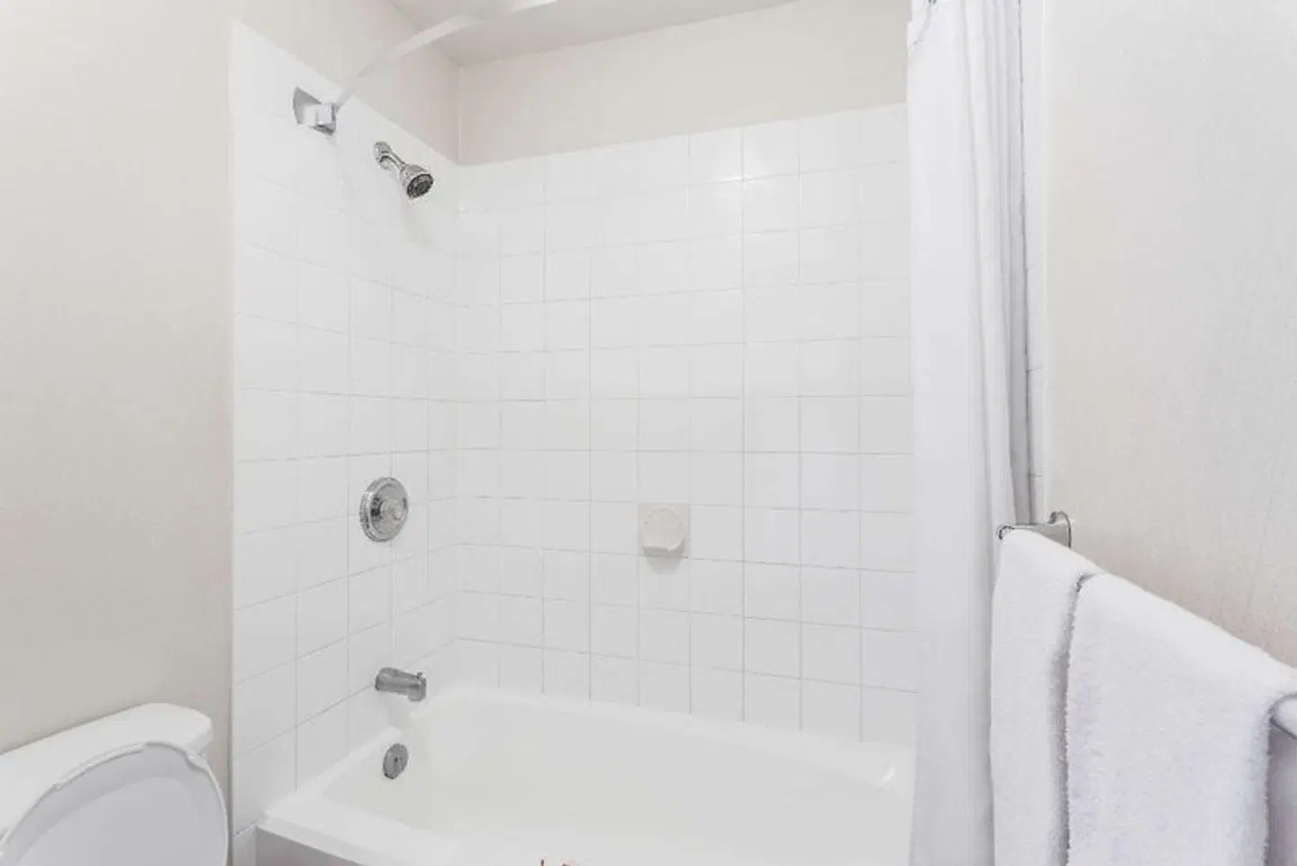 Super 8 by Wyndham Kelowna BC Badezimmer