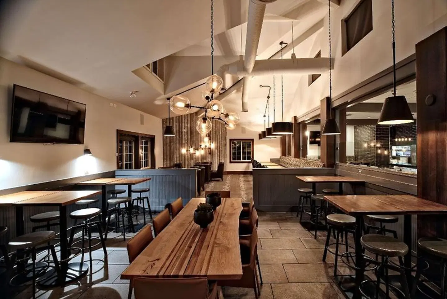 Ramada Inn & Suites Penticton Bar