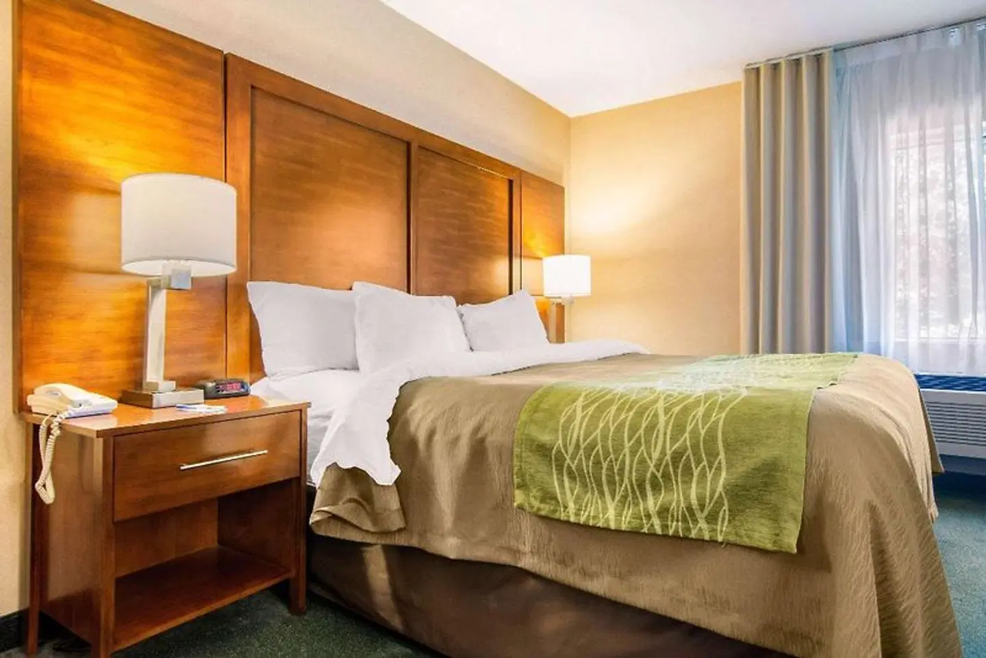 Comfort Inn & Suites ROOM_EXAMPLE